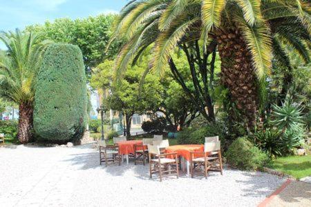 Hotel Aiglon Menton Buitenkant foto